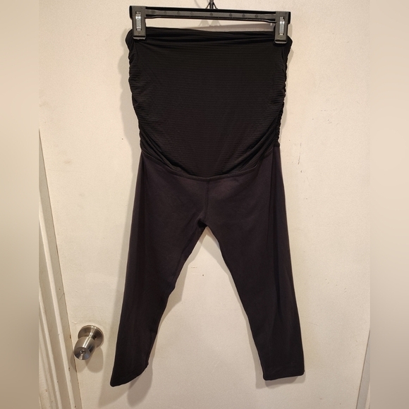 Beyond the Bump Pants - Beyond The Bump Yoga Black Cropped Capri Maternity Leggings Sz M Athletic Casual